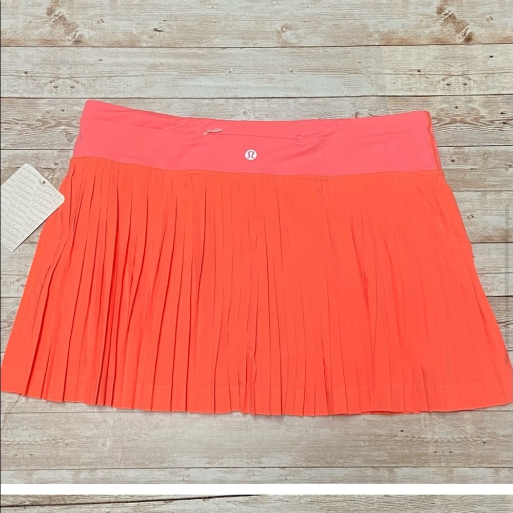 Lululemon Pleat To Street Skirt 8
Excellent preowned condition